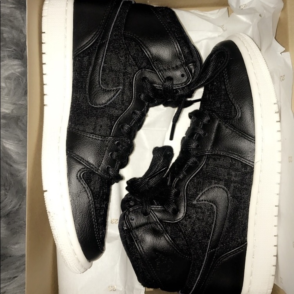 Black Retro 1’s